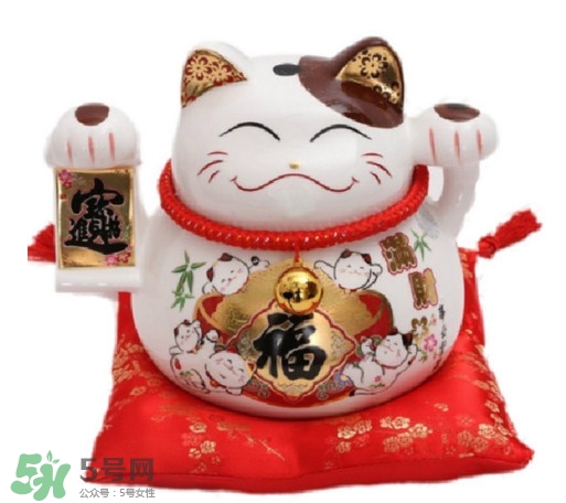 招財貓有什么講究？招財貓左手招什么右手招什么？