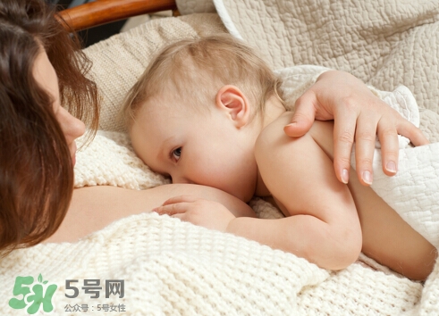 母乳喂養(yǎng)會胸下垂嗎？母乳喂養(yǎng)胸部下垂怎么辦？