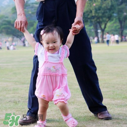 寶寶八字腳的原因 寶寶八字腳是怎么回事？