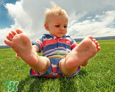 怎么糾正寶寶內(nèi)八字腳？寶寶八字腳幾歲前可以糾正？