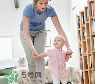 怎么糾正寶寶內(nèi)八字腳？寶寶八字腳幾歲前可以糾正？