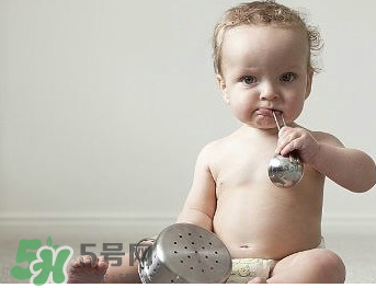 寶寶發(fā)燒可以擦清涼油嗎？寶寶發(fā)燒擦清涼油有副作用嗎？