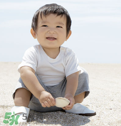 寶寶發(fā)燒可以擦清涼油嗎？寶寶發(fā)燒擦清涼油有副作用嗎？