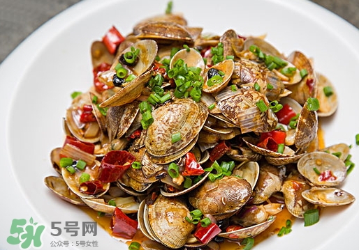 花甲泡了一夜還能吃嗎？花甲泡了一夜吃了會怎樣