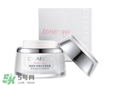 自然堂粉紅素顏霜和水光素顏霜有什么區(qū)別？哪款好用？