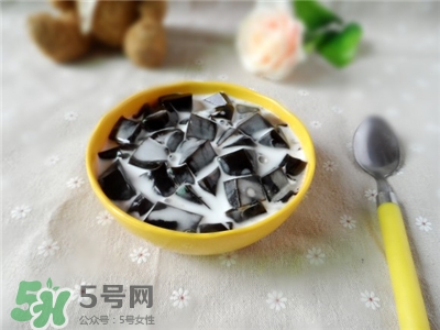 龜苓膏的作用 龜苓膏的功效 龜苓膏的作用 龜苓膏的功效