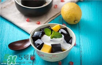 龜苓膏的作用 龜苓膏的功效 龜苓膏的作用 龜苓膏的功效