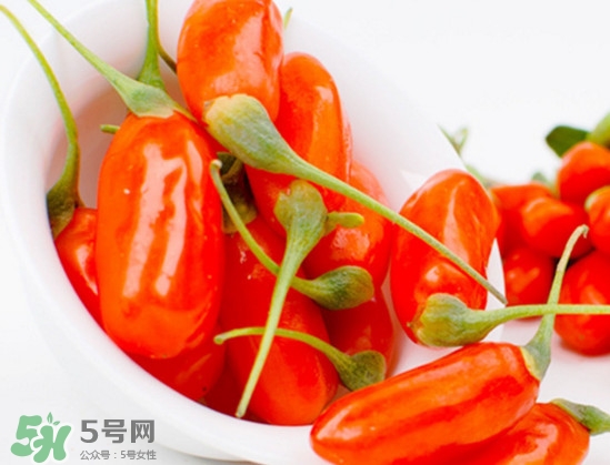 枸杞鮮果能吃嗎？鮮枸杞好還是干枸杞好