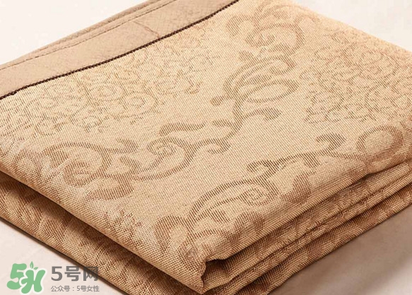 夏天擦涼席用熱水還是用冷水？涼席來年用時(shí)注意什么