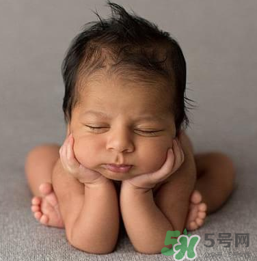 新生兒臍帶發(fā)炎可以用菜油擦嗎？臍帶能不能用菜油擦？