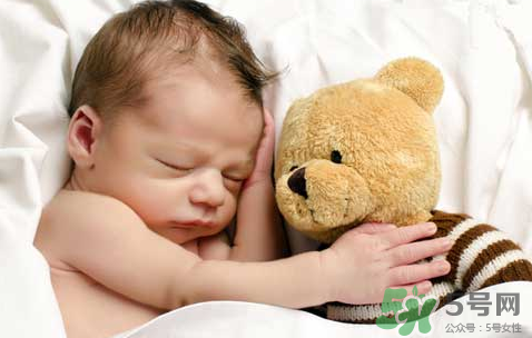 新生兒吃母乳一次吃多久？新生兒吃母乳一次十分鐘正常嗎？