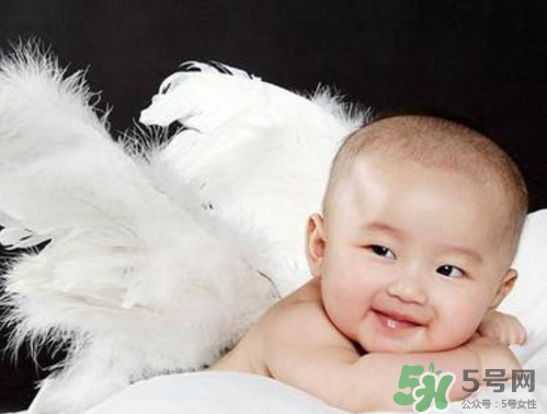 新生兒吃母乳拉稀是怎么回事？新生兒吃母乳拉稀怎么辦？