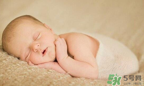 新生兒吃母乳一天拉幾次正常？新生兒吃母乳的排便規(guī)律