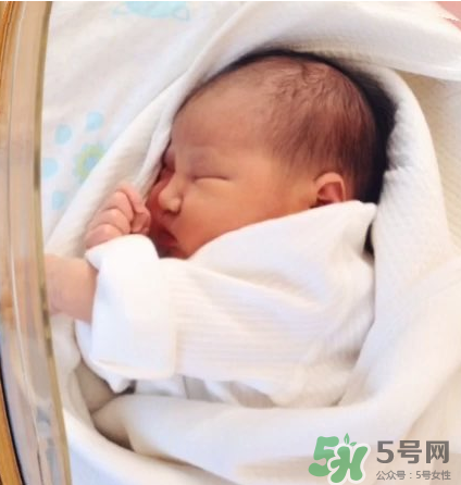 新生兒吃母乳會(huì)撐到嗎？新生兒吃母乳會(huì)吃撐嗎？