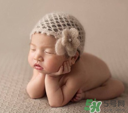 新生兒吃母乳會(huì)撐到嗎？新生兒吃母乳會(huì)吃撐嗎？