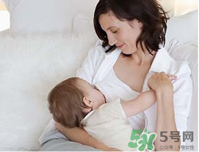 新生兒一月吃幾罐奶粉？新生兒一月吃幾桶奶粉呢？