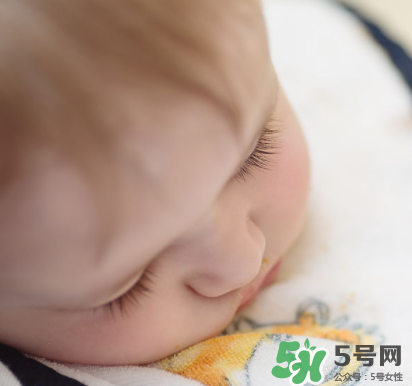 磨牙餅干幾個(gè)月寶寶能吃？磨牙餅干幾個(gè)月吃？