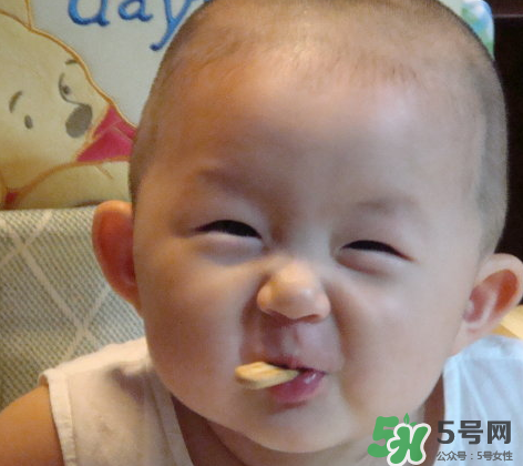 磨牙餅干幾個(gè)月寶寶能吃？磨牙餅干幾個(gè)月吃？