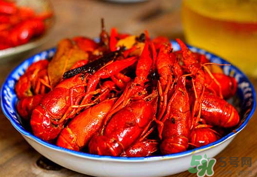 麻辣小龍蝦不能和什么一起吃？麻辣小龍蝦哪些人不能吃？