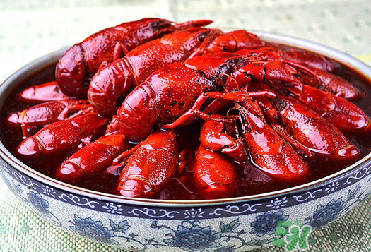 麻辣小龍蝦不能和什么一起吃？麻辣小龍蝦哪些人不能吃？