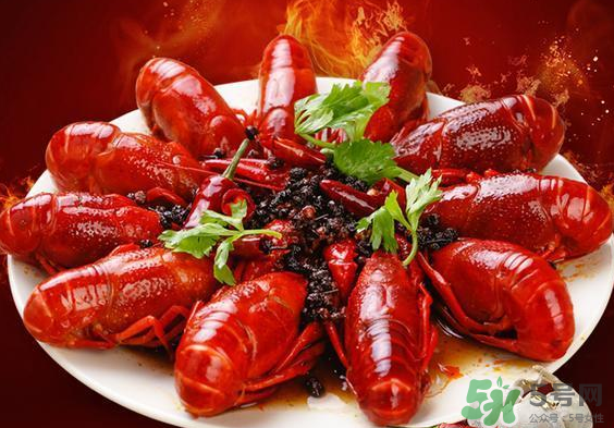 麻辣小龍蝦的頭能吃嗎？如何吃麻辣小龍蝦的頭？