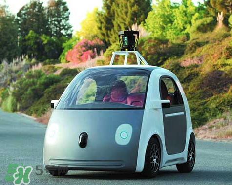 李彥宏坐無(wú)人駕駛汽車上五環(huán) 無(wú)人駕駛汽車什么時(shí)候上市？