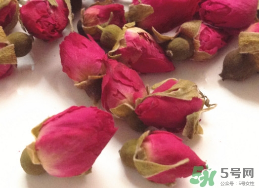 黑枸杞和玫瑰花可以一起泡水喝嗎？玫瑰花黑枸杞泡著喝有什么功效