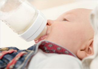 新生兒一月吃幾罐奶粉？新生兒一月吃幾桶奶粉呢？