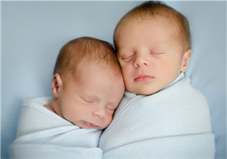 新生兒吃母乳需要喝水嗎？新生兒需不需要要喝水？