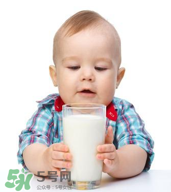 兒童能喝老年人奶粉嗎？老年人奶粉小孩能不能喝？