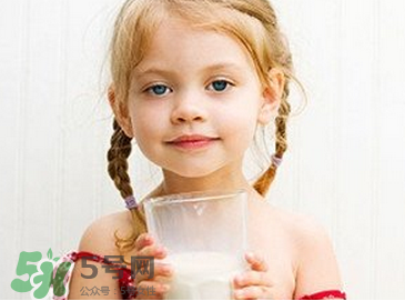 兒童能喝老年人奶粉嗎？老年人奶粉小孩能不能喝？