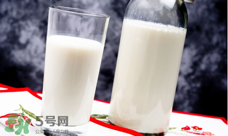 嬰兒奶粉老人能喝嗎？老人能不能喝嬰兒奶粉？