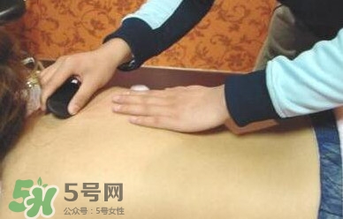 刮痧出現(xiàn)黑紫說明什么？感冒刮痧刮哪個(gè)部位