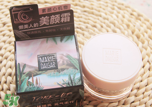 瑪麗黛佳素顏霜和v7哪個(gè)好？瑪麗黛佳素顏霜和v7對比