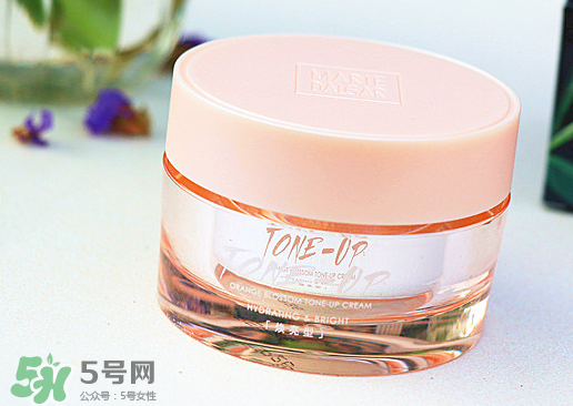 瑪麗黛佳素顏霜和v7哪個(gè)好？瑪麗黛佳素顏霜和v7對比