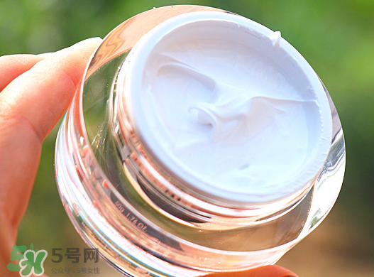 瑪麗黛佳素顏霜和自然堂素顏霜哪個(gè)好用？有什么區(qū)別？