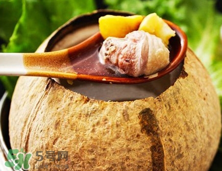 椰子雞里面的耶肉能吃嗎？椰子雞湯底怎麼做