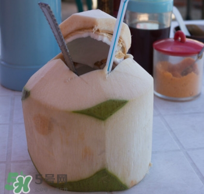 椰青是什么時(shí)候成熟？椰青和椰子哪個(gè)好喝