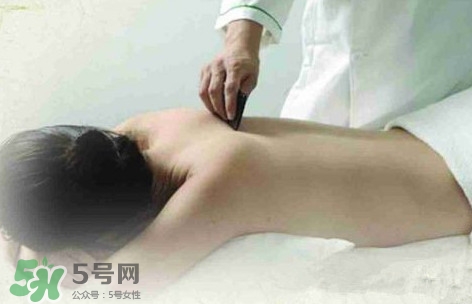 刮痧痛嗎？刮痧疼還是拔罐疼