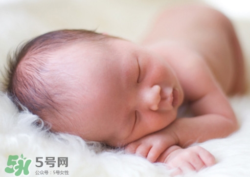 晚上睡覺趴著睡好嗎？晚上趴著睡覺有什么壞處