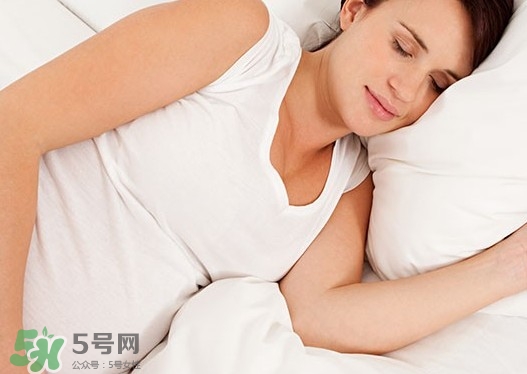 孕婦打噴嚏會嚇著寶寶嗎？孕婦打噴嚏對胎兒有影響嗎？