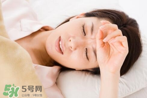 孕婦打噴嚏會嚇著寶寶嗎？孕婦打噴嚏對胎兒有影響嗎？