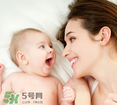 寶寶吐奶和哭有關(guān)系嗎？寶寶哭會(huì)引起吐奶嗎？