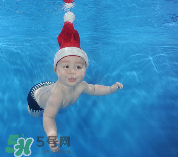 寶寶喜歡玩水怎么辦？寶寶為什么喜歡玩水？