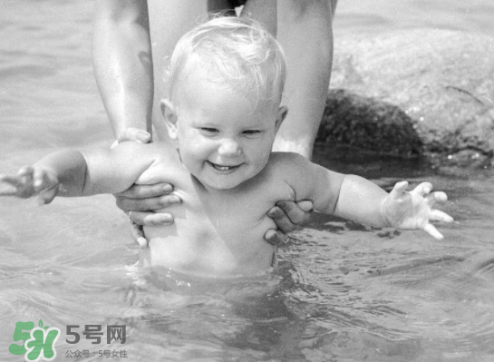 小孩玩水多久合適？小孩多久玩一次水好？
