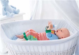 嬰兒吐奶有黃水怎么辦？嬰兒吐奶會吐黃水嗎？