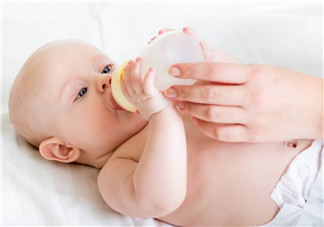 寶寶吐奶和哭有關(guān)系嗎？寶寶哭會(huì)引起吐奶嗎？