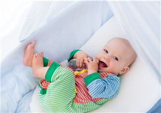 嬰兒吐奶和奶粉有關(guān)系嗎？嬰兒吐奶需要換奶粉嗎？