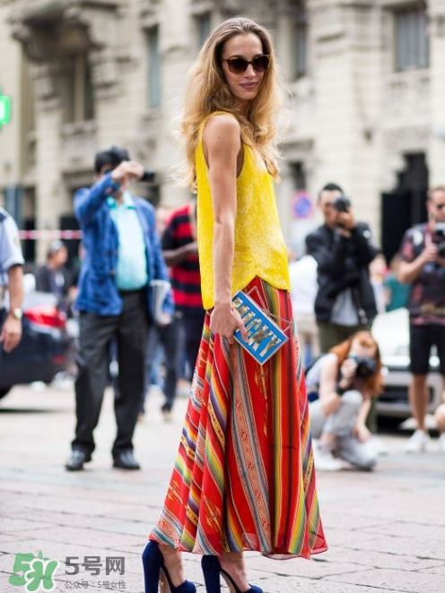 民族風裙子配什么上衣？民族風裙子怎么搭配上衣？