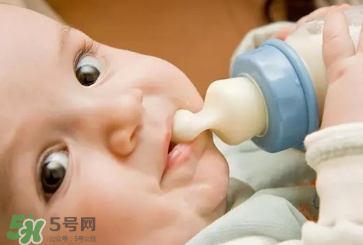 如何戒夜奶寶寶不痛苦？寶寶如何戒夜奶？